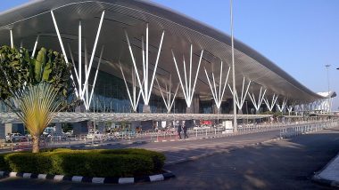 Bengaluru Airport: बेंगलुरु-लखनऊ फ्लाइट में इंजीनियरिंग छात्र का हंगामा, खुद को बताया आतंकवादी (Watch Tweet)