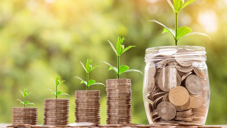 Astro Money Tips: शुक्रवार को लक्ष्मी जी की पूजा के साथ करें कुछ खास उपाय! लक्ष्मी की कृपा से धन की होगी वर्षा!