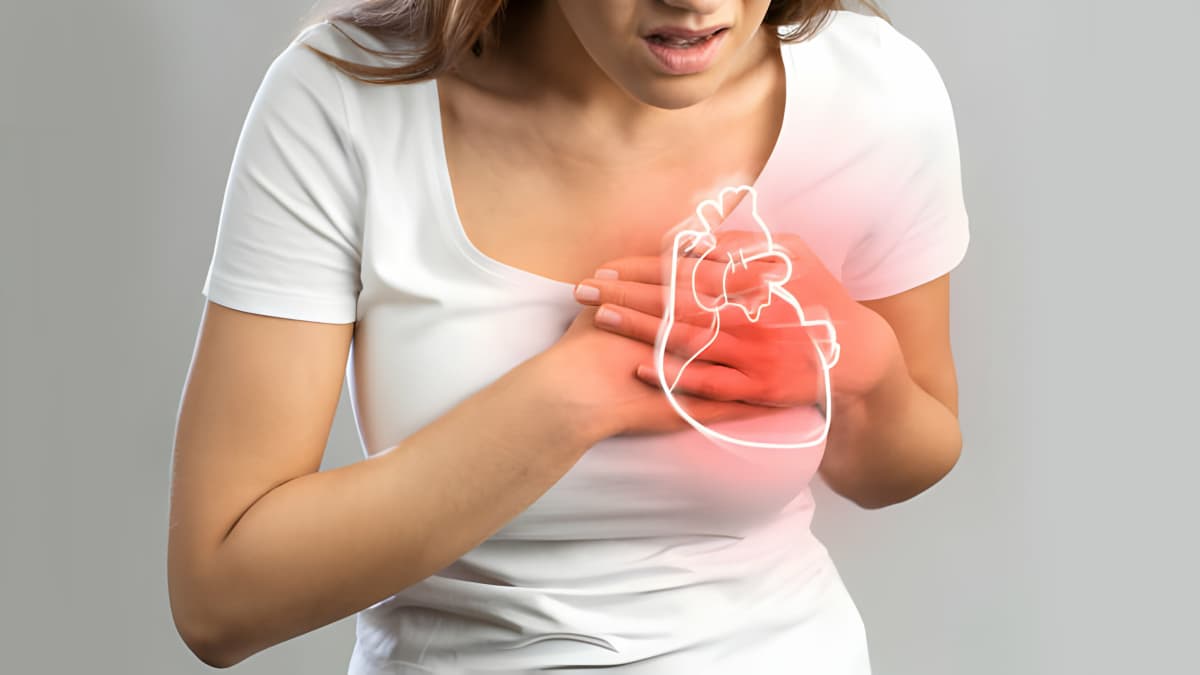 Cardiac Arrest on Flight: दिल्ली से पुणे जाने वाली फ्लाइट में महिला को पड़ा दिल का दौरा, ऐसे बची जान