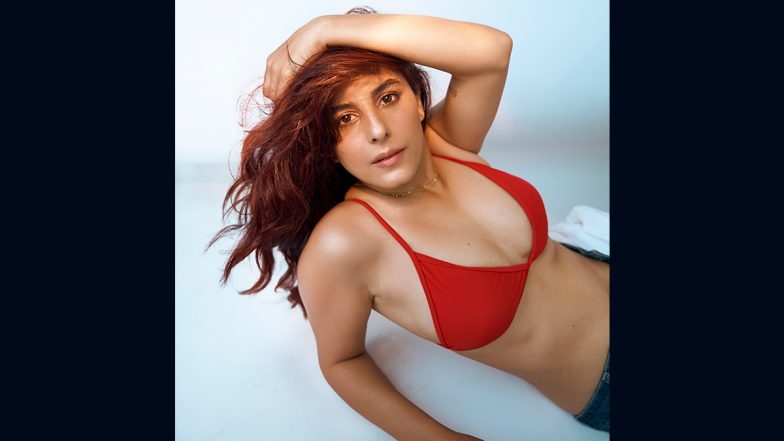 Isha Talwar ने रेड बिकनी पहन गिराई बिजली, एक्ट्रेस की हॉटनेस ने यूजर्स को किया घायल (View Pic)