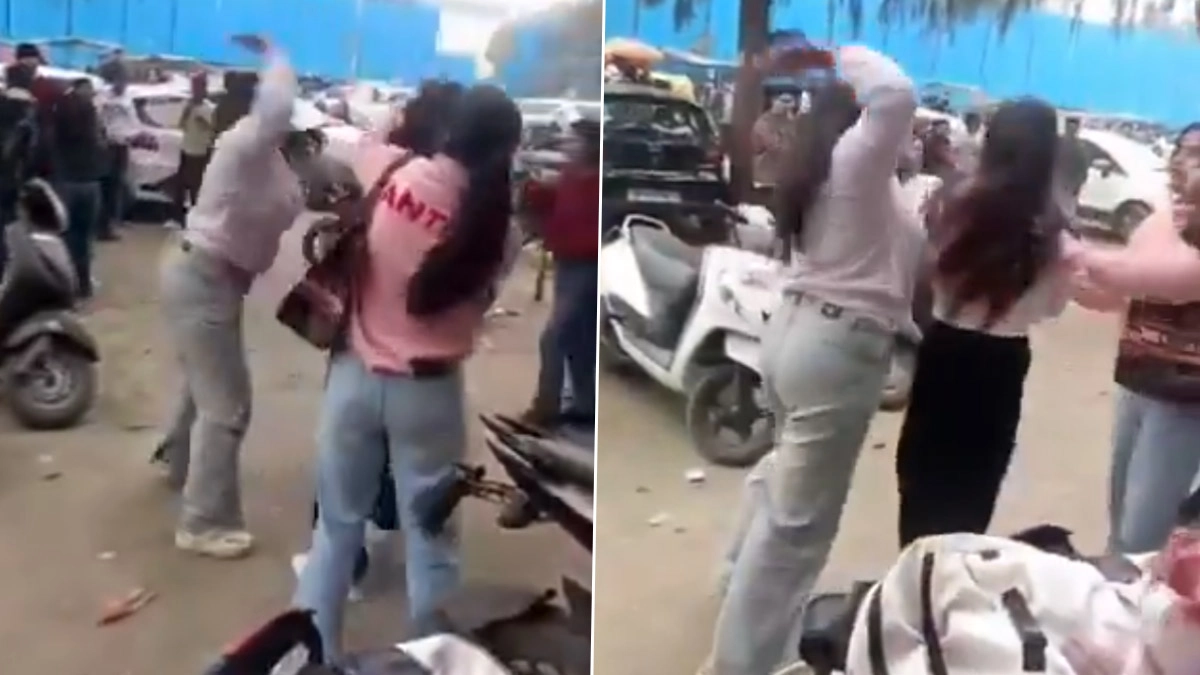 Greater Noida Girls Fight Video: नोएडा में शारदा यूनिवर्सिटी की दो लड़कियों के बीच मारपीट, जमकर चले थप्पड़ | 🇮🇳 LatestLY हिन्दी