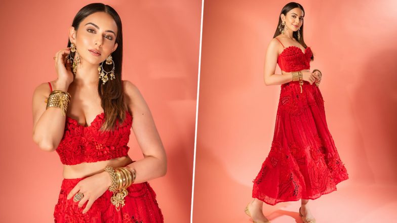 Rakul Preet Singh के रेड हॉट अवतार ने मचाया तहलका, फैंस बोले - 'ब्यूटी क्वीन'(View Pics)