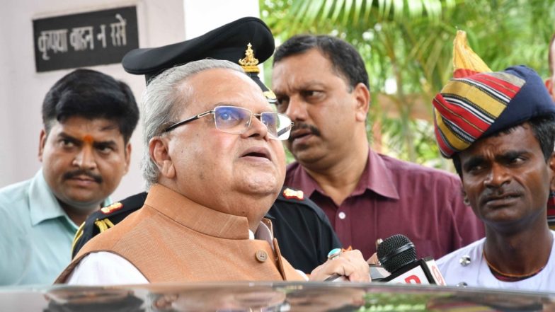 Satyapal Malik: पूर्व राज्यपाल सत्यपाल मलिक के ठिकानों पर CBI ने मारी रेड, कहा- शिकायकर्ता को ही फंसा रही सरकार; सोशल मीडिया पर दी जानकारी