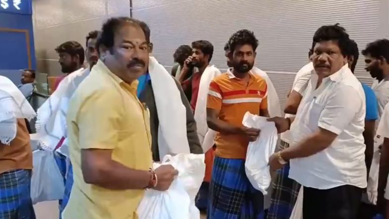 TN Fishermen Released from Jail: श्रीलंका की नौसेना ने सीमा क्रॉस करने के आरोप में गिरफ्तार 18 भारतीय मछुआरों को किया रिहा, पहुंचे चेन्नई; चेहरे पर दिखी ख़ुशी- VIDEO