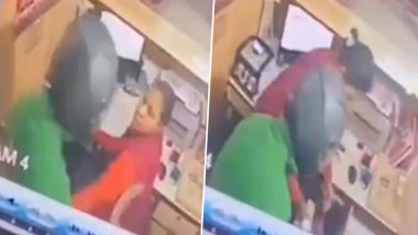 UP Bank Loot Video: गोंडा में दिनदहाड़े बैंक में महिला कैशियर को बंधक बनाकर 8.54 लाख रुपये की लूट, वारदात CCTV में कैद