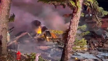 Plane Crash in US: अमेरिका के फ्लोरिडा में बड़ा हादसा, विमान क्रैश होने के बाद कई घरों में लगी आग (Watch Video)