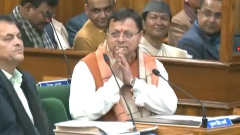 Uttarakhand UCC Bill: उत्तराखंड में यूसीसी बिल पास होने पर जश्न, लोगों ने सीएम धामी पर फूल बरसाकर किया स्वागत, देखें वीडियो