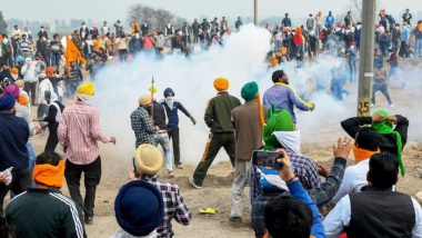 Farmers Protest: शंभू सीमा पर अवरोधकों के पास किसानों के इकट्ठा होने पर हरियाणा पुलिस ने आंसू गैस के गोले दागे