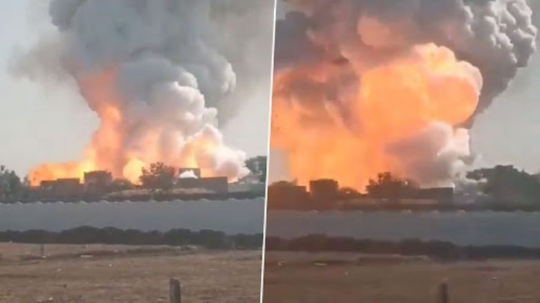 Harda Factory Blast: मप्र पटाखा कारखाना में आग, पिता को खाना पहुंचाने के बाद लड़का लापता; धमाके दूर तक सुने गए