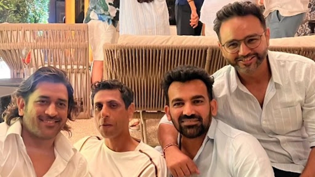 Team India Former Players Reunion: एमएस धोनी के साथ पार्टी करने पहुंचें ...
