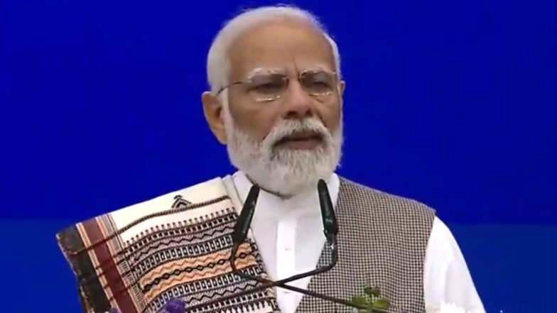 PM Modi Ahmedabad Visit: पीएम मोदी ने 10 वंदे भारत ट्रेनों को दिखाई हरी झंडी, कहा- ये तो सिर्फ ट्रेलर है, देखें VIDEO