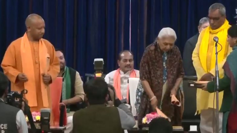 Yogi Cabinet Expansion: योगी मंत्रिमंडल का हुआ विस्तार,&nbsp;यूपी सरकार में BJP के दो, RLD, एसबीएसपी से बनाए गए 1-1 मंत्री, देखें वीडियो