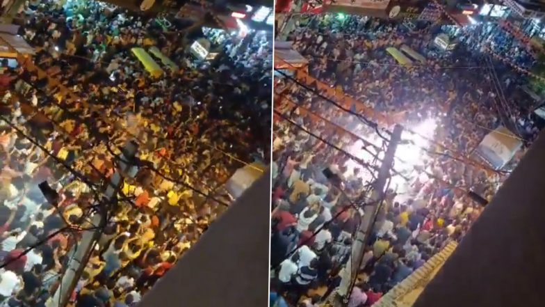 RCB Fans Hit The Streets To Celebrate: रॉयल चैलेंजर्स बैंगलोर महिला टीम की जीत का जश्न मनाने के लिए सड़कों पर उतरे प्रशंसक, देखें वीडियो