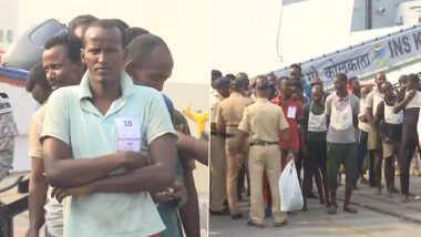 Maharashtra: सीमा शुल्क और आव्रजन की औपचारिकताओं के बाद 35 सोमालियाई समुद्री लुटेरों को मुंबई पुलिस को सौंप गया- Video