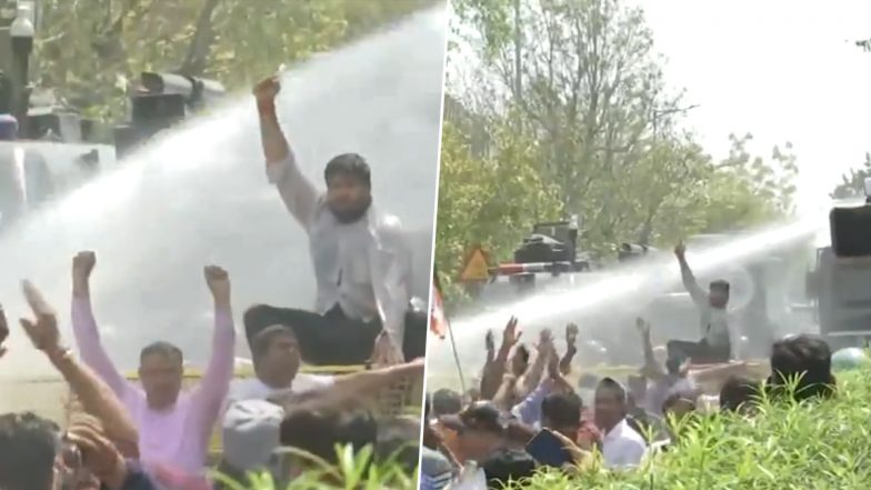 Delhi BJP Protest: दिल्ली में CM केजरीवाल के इस्तीफे की मांग को लेकर BJP का हल्लाबोल, हिरासत में सचदेवा- VIDEO