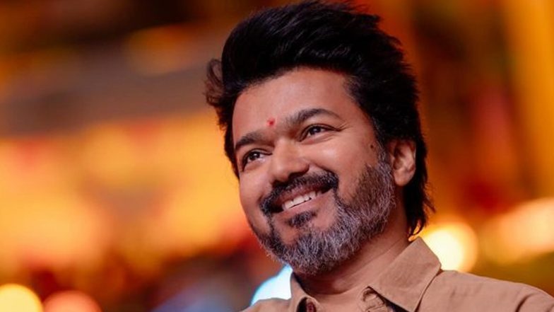 Vijay's Car Damaged by Excited Fans: 14 साल बाद केरल लौटे सुपरस्टार विजय, फैंस के उत्साह ने एक्टर की लग्जरी कार को किया क्षतिग्रस्त (View Pics and Watch Video)