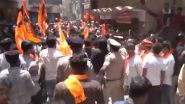 Karnataka: बेंगलुरु में 'हनुमान चालीसा' और 'अज़ान' पर गहराया विवाद, बीजेपी MP तेजस्वी सूर्या के नेतृत्व में लोगों ने किया प्रोटेस्ट (Watch Video)