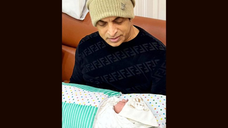Shoaib Akhtar तीसरी बार बने पिता, पत्नी Rubab Khan ने दीं बेटी को जन्म, पूर्व पाकिस्तानी स्टार गेंदबाज ने शेयर की खूबसूरत फोटो  