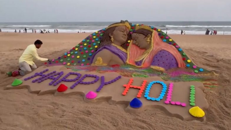 Holi 2024: रेत कलाकार सुदर्शन पटनायक ने होली के अवसर पर रेत से एक कलाकृति बनाई, देखें वीडियो