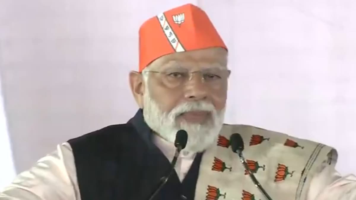 PM Modi in Dhanbad: धनबाद में JMM-कांग्रेस पर जमकर बरसे पीएम, कहा- इन दोनों का काम बस लूटना है