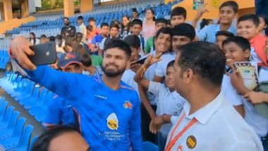 Ranji Trophy 2023-24 Final: अजिंक्य रहाणे, श्रेयस अय्यर और पृथ्वी शॉ ने र्भ रणजी ट्रॉफ फाइनल का दौरा करने वाले स्कूली बच्चों को दिया ऑटोग्राफ, देखें वीडियो
