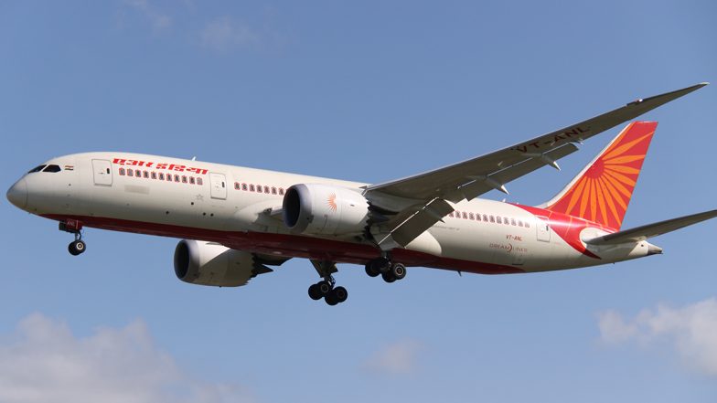Air India Flight Bomb Threat: एयर इंडिया की फ्लाइट 657 में बम की धमकी, हड़कंप के बीच तिरुवनंतपुरम एयरपोर्ट पर कराई गई इमरजेंसी लैंडिंग