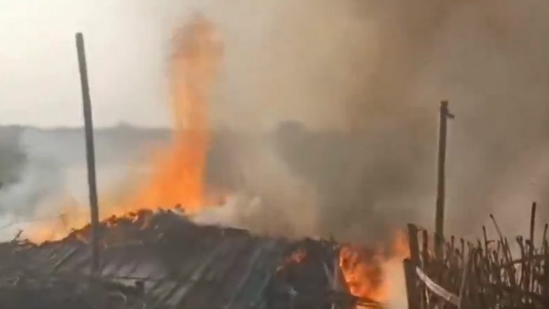 Bihar: कुरसेला ब्लॉक के कमलाकांही गांव में लगी आग में 12 परिवारों के 18 घर जलकर हुए राख -Video