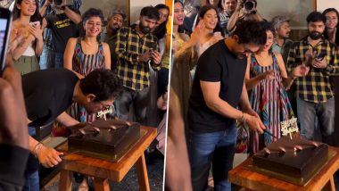 Aamir Khan Birthday: आमिर खान ने मीडिया और 'लापता लेडीज' की टीम के साथ मनाया जन्मदिन, देखें एक्टर के केक कटिंग का वीडियो (Watch Video)