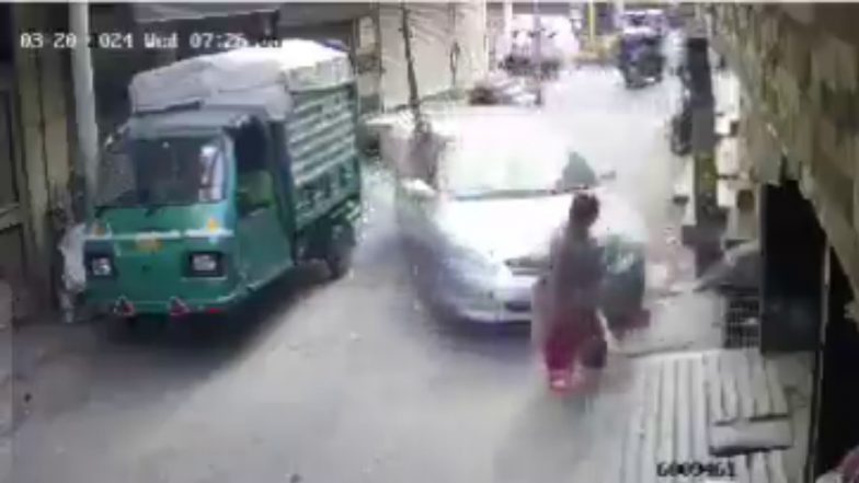 Delhi Accident Video: घर के बाहर झाड़ू लगा रही महिला को कार ने मारी जोरदार टक्कर, हादसे का वीडियो आया सामने