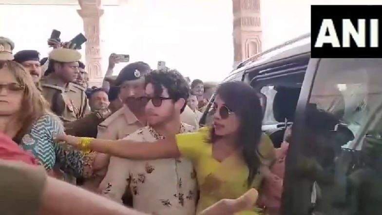 VIDEO: परिवार संग रामलला के दर्शन करने पहुंचीं प्रियंका चोपड़ा, लोगों ने लगाएं 'जय श्री राम' के नारे