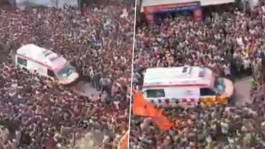 VIDEO: इंदौर के लोगों ने पेश की मानवता की मिसाल, रंगपंचमी के जुलूस में उमड़ी लाखों लोगों की भीड़ के बीच एम्बुलेंस को दिया जाने का रास्ता