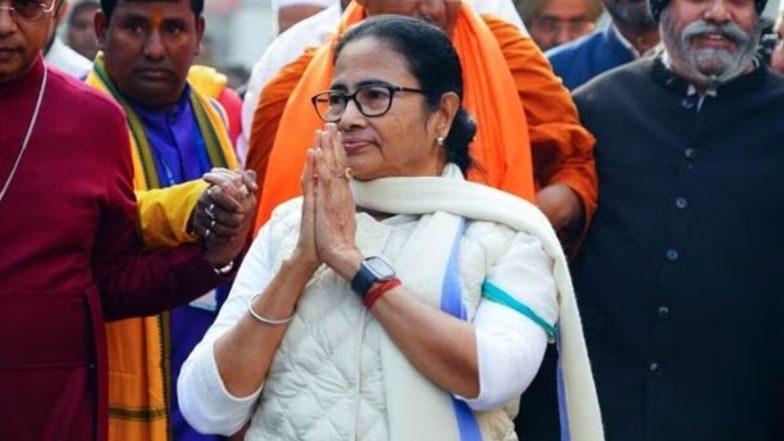 Kalighat: सीएम ममता ने की टॉलीवुड अभिनेताओं की क्रिकेट टीम 'बंगाल टाइगर्स' से मुलाकात - Video