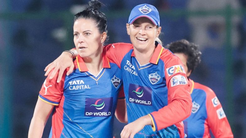 DC-W vs RCB-W, WPL 2024 Final Live Score Update: रॉयल चैलेंजर्स बैंगलोर की टीम को लगा पहला बड़ा झटका, सलामी बल्लेबाज सोफी डिवाइन हुई आउट
