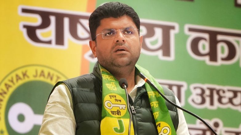 Haryana Political Crisis: मनोहर लाल के सीएम पद से इस्तीफे के बाद JJP में हलचल बढ़ी, अजय सिंह चौटाला दिल्ली में दुष्यंत चौटाला के फार्महाउस पर मिलने पहुंचे- VIDEO
