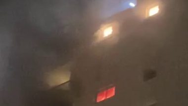 VIDEO: मुंबई के बांद्रा इलाके में बिल्डिंग की 14वीं मंजिल पर लगी भीषण आग, मौके पर पहुंची दमकल की कई गाड़ियां