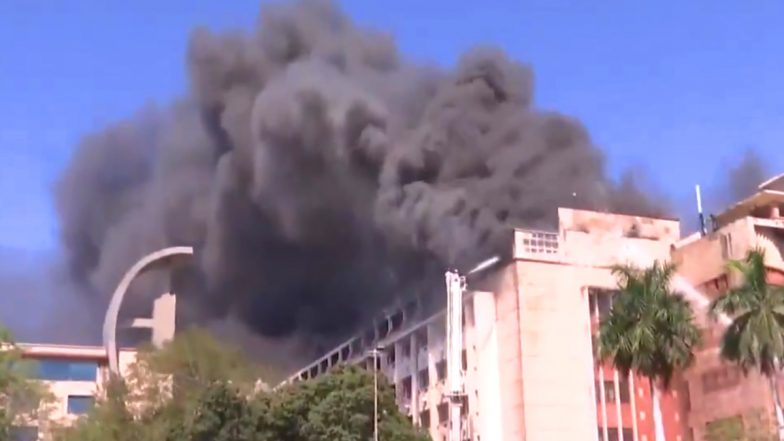 Fire at Vallabh Bhavan: एमपी के वल्लभ भवन राज्य सचिवालय में लगी भीषण आग, फायर ब्रिगेड की टीम काबू पाने में जुटी, देखें वीडियो
