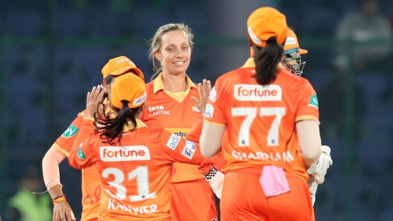 GG-W vs RCB-W 13th Match Live Score Update: आरसीबी की आधी टीम लौटी पवेलियन, ऋचा घोष को एशले गार्डनर ने किया आउट
