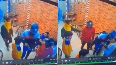 Ghaziabad Pizza Shop Loot Video: गाजियाबाद में बदमाशों के हौसले बुलंद, पिज्जा शॉप में बन्दूक की नोक पर लूट, ग्राहकों के भी पैसे छीने