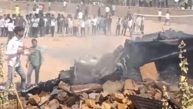 IA Force Aircraft Crashed: राजस्थान के जैसलमेर में भारतीय वायु सेना का विमान LCA तेजस दुर्घटनाग्रस्त, पायलट सुरक्षित, देखें वीडियो