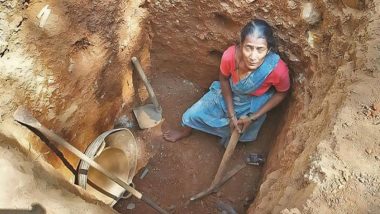कर्नाटक के सिरसी में लेडी भगीरथ! 58 वर्षीय महिला ने आंगनवाड़ी में पानी की किल्लत को दूर करने के लिए अकेले ही खोद डाला कुआं