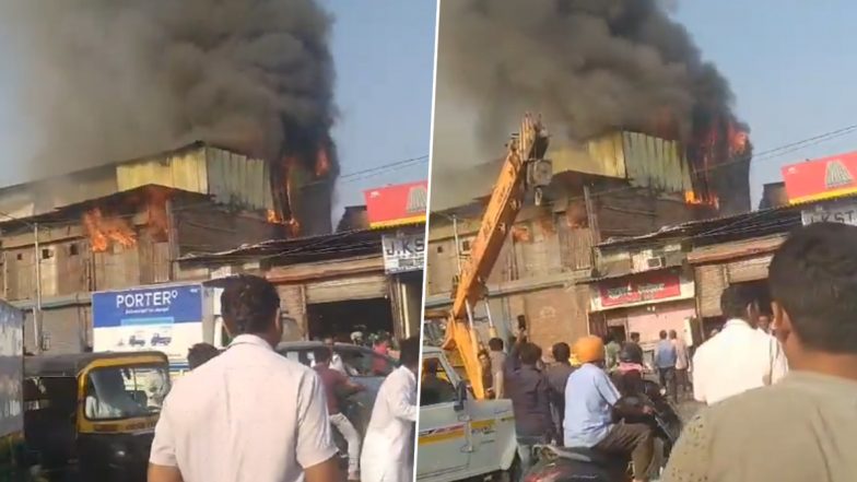 Mumbai Fire Video: साकीनाका के जरीमारी इलाके में लगी, अफरा-तफरी का माहौल