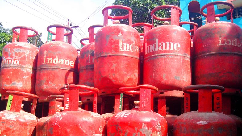 विमान ईंधन की कीमत में दो प्रतिशत की वृद्धि, वाणिज्यिक LPG की कीमत 6.5 रुपये प्रति सिलेंडर बढ़ी