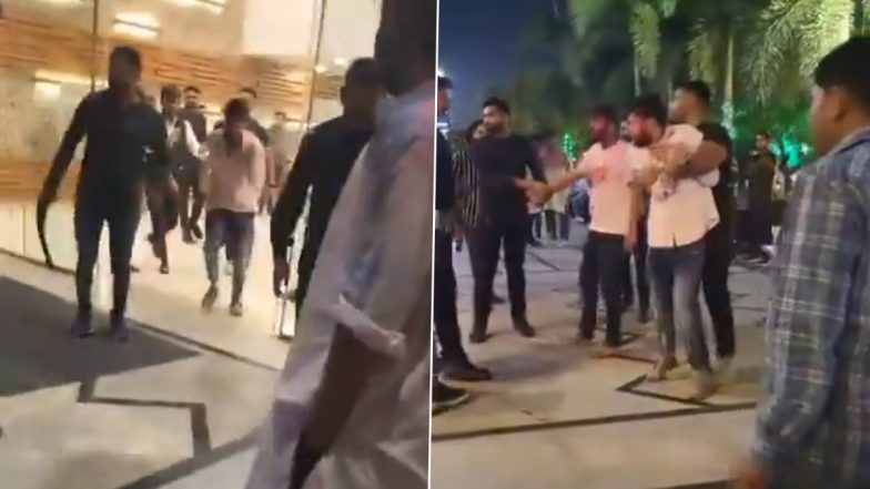 UP: लखनऊ में होली के जश्न में पड़ा भंग, दो ग्रुप में झड़प के बाद सोसायटी में जमकर मारपीट, वीडियो वायरल
