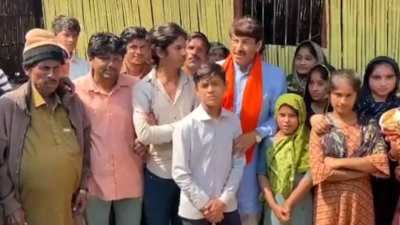 CAA Notification:  बीजेपी सांसद मनोज तिवारी ने दिल्ली में पाकिस्तानी शरणार्थियों से की मुलाकात, पीड़ितों ने PM मोदी को बताया 'राम' का अवतार, देखें VIDEO