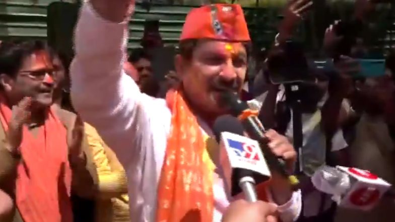 Koi Khele Rail Me, Koi Jail Me: होली के मौके पर मनोज तिवारी ने CM केजरीवाल पर कसा तंज- लोकगीत गाकर कहा- 'कोई खेले रेल में, कोई खेले जेल में'- VIDEO