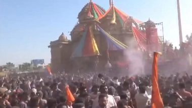 गुजरात के बोटाद में श्री कष्टभंजन देव हनुमानजी मंदिर में होली मनाई गई: Video
