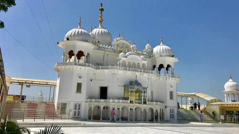 Punjab: आनंदपुर साहिब के 'होला मोहल्ला उत्सव' में श्रद्धालुओं की उमड़ी भीड़