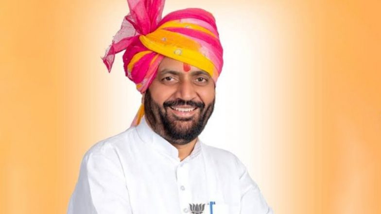 Haryana Politics: नायब सिंह सैनी ने राज्यपाल से मुलाकात कर सरकार बनाने का दावा पेश किया