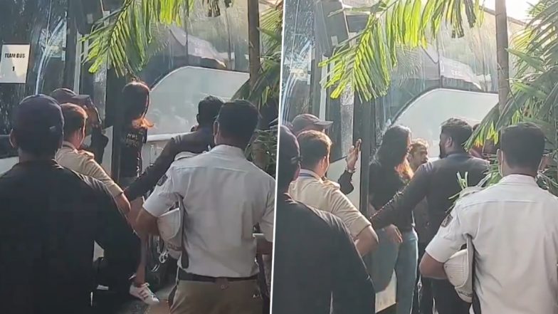 IPL 2024: आरसीबी अनबॉक्स इवेंट से पहले एम चिन्नास्वामी स्टेडियम पहुंचे WPL की चैंपियन RCB-W क्रिकेटर, देखें वीडियो