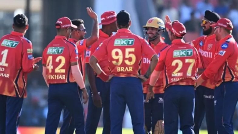 RCB vs PBKS, IPL 2024 6th Match Live Score Update: रॉयल चैलेंजर्स बेंगलुरु की आधी टीम लौटी पवेलियन, सलामी बल्लेबाज विराट कोहली को हर्षल पटेल ने किया आउट